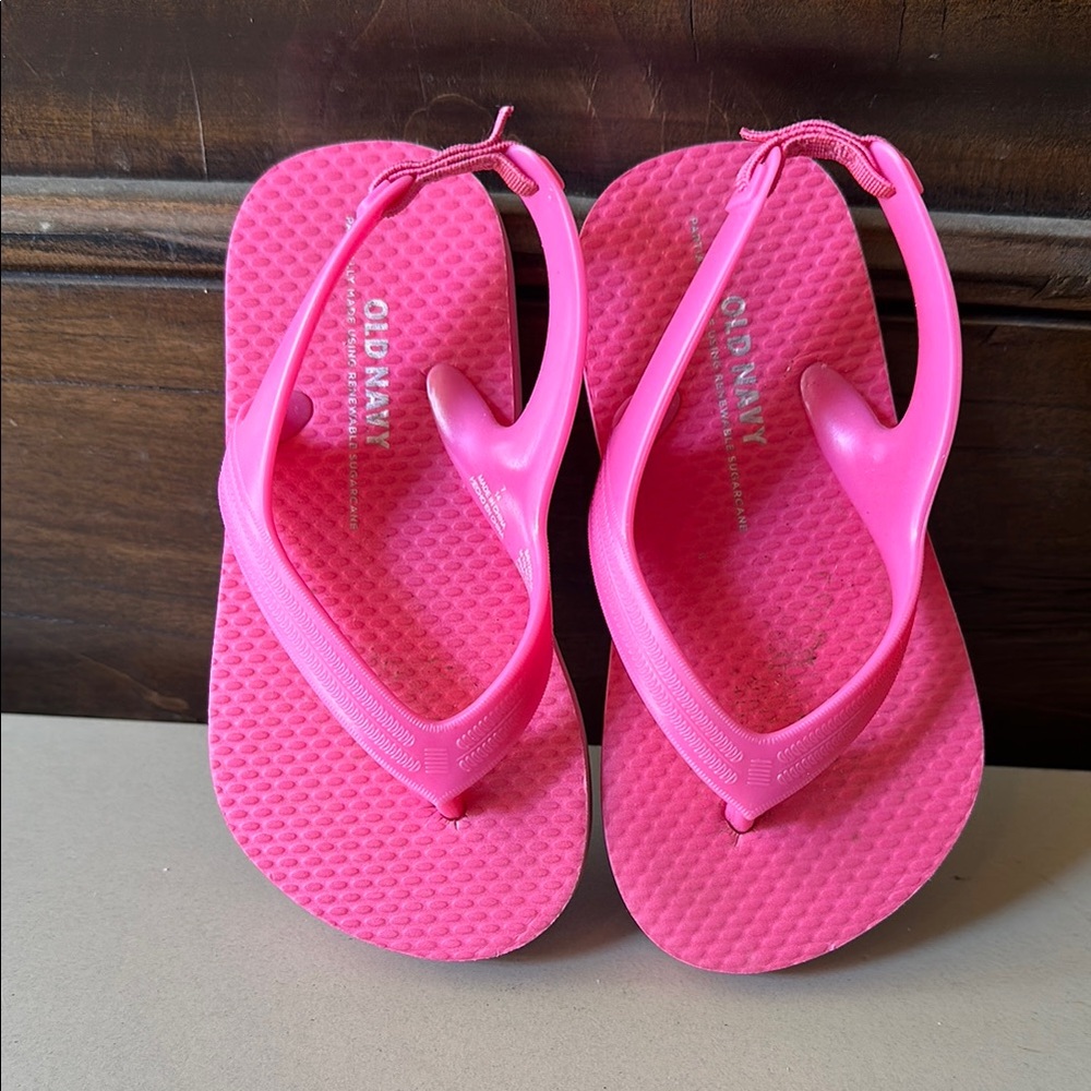 Old Navy Pink Kids Flip Flops - Picture 2 of 4